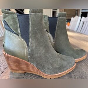 Sorel After Hours Chelsea Suede Wedge Booties Women’s Size 8.5 (NWOT)